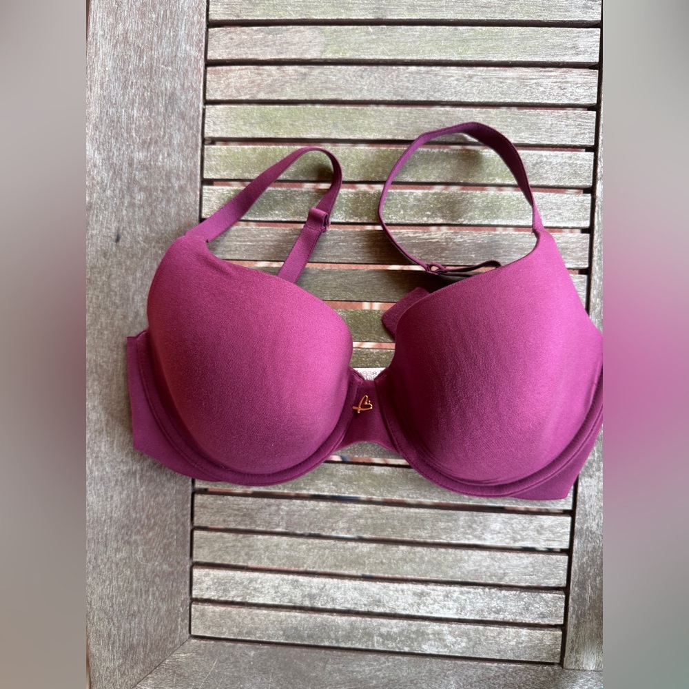 Victoria’s Secret Fuschia Full Coverage Bra